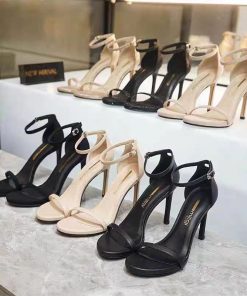 ស្បែកជើងកែងតូច