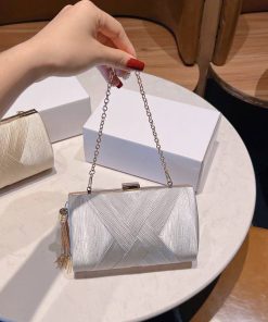 Alternative view of កាបូបចូលរួមមង្គលការ