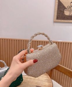 Alternative view of កាបូបចូលរួមមង្គលការ