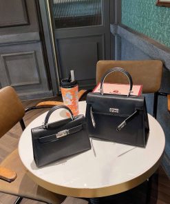 កាបូបដើរលេង