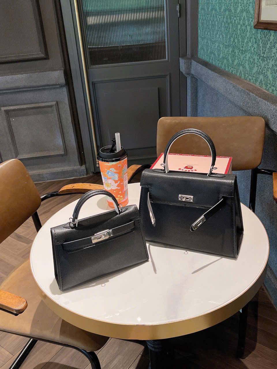 កាបូបដើរលេង