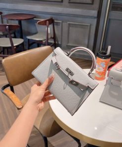 Alternative view of កាបូបដើរលេង