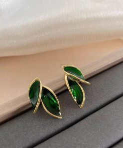 Alternative view of ក្រវិលស្លឹកឈើ