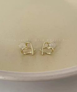 Alternative view of ក្រវិល