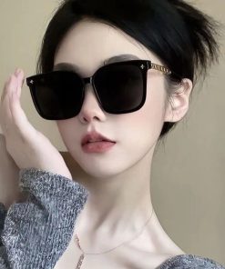 Alternative view of វែនតា(Sun glasses)